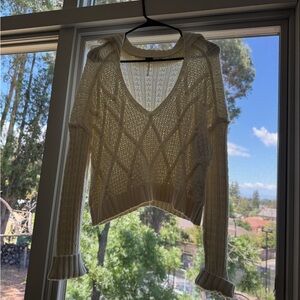 Traveler Cable Pullover